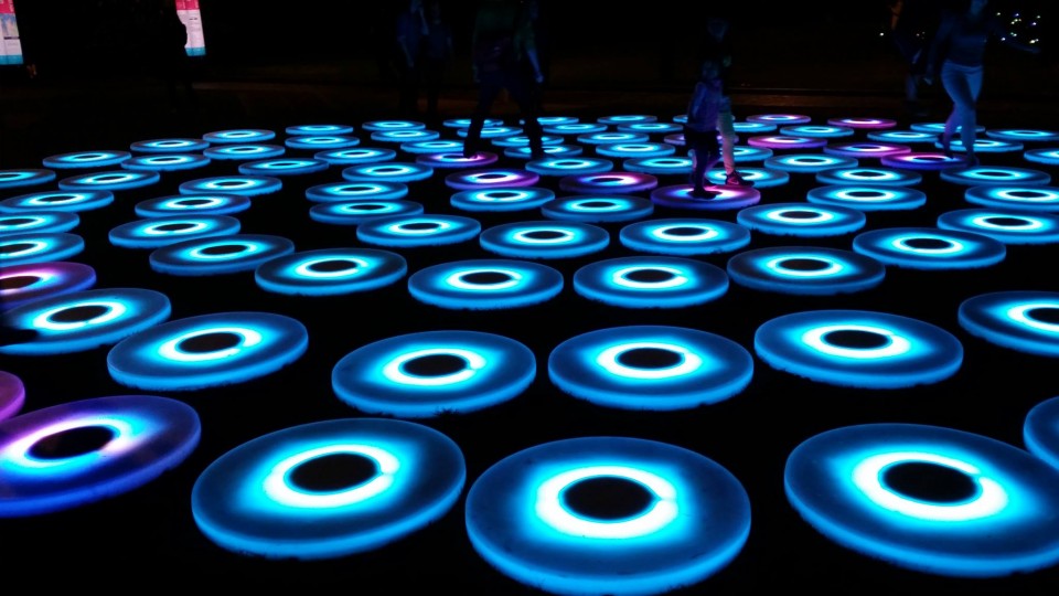light-art-walking-platforms-960x540